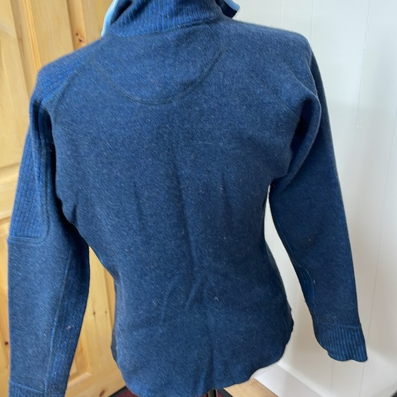 Mountain Hardwear athletic zip up with zipper pocket on left arm - Picture 7 of 14
